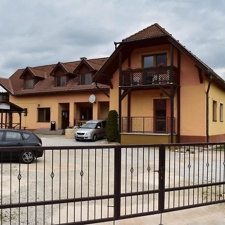 Penzion Zuzka Krasnohorska Dlha Luka Экстерьер фото